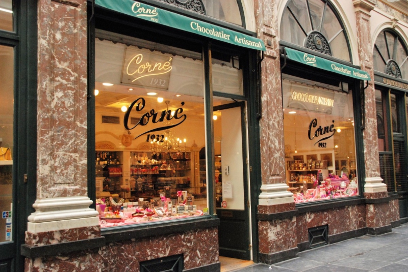 vitrine-CALLAS-min_chocolate_chocolaterie_shop_luxury_chic_gallery_brussels_belgium-558146